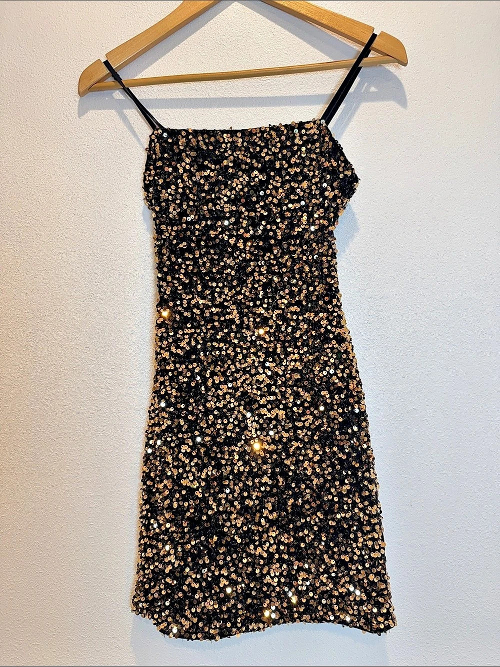 Black & Gold Sequin Mini Dress Like New No Brand Size Small